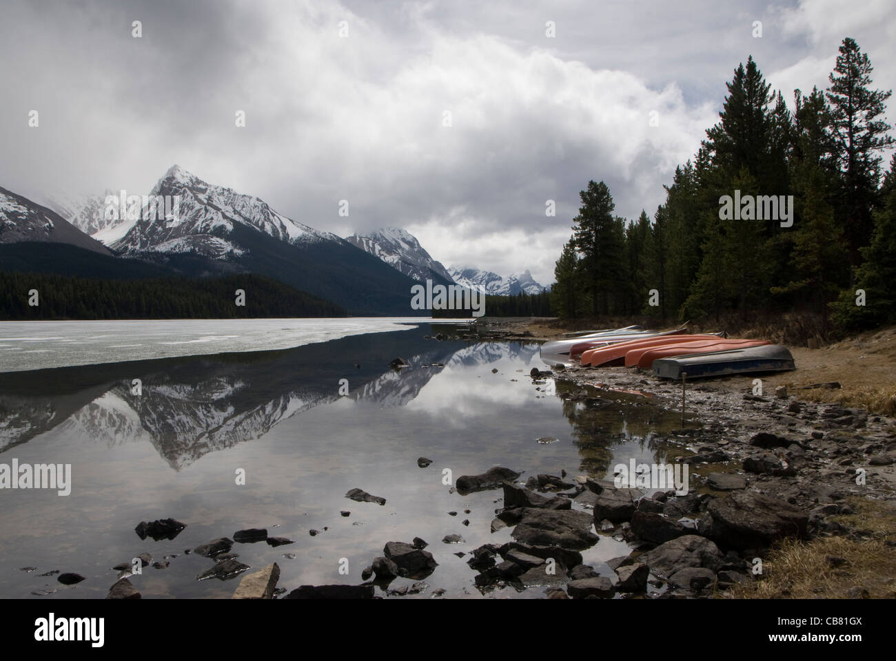 Eis am Maligne Lake, Jasper, Alberta, Kanada Stockfoto