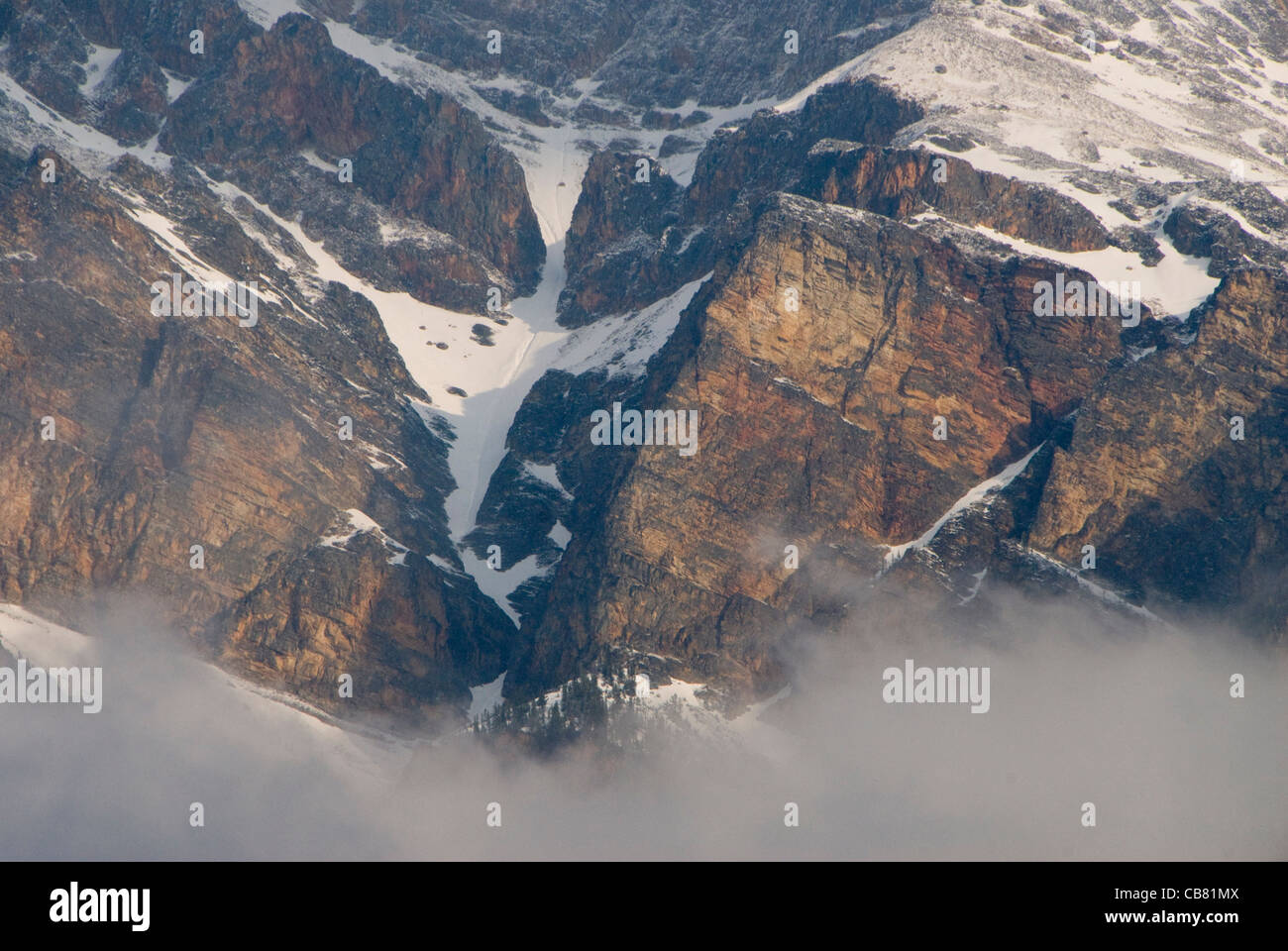 Frühen Morgennebel auf Pyramide Berg, Jasper, Alberta, Kanada Stockfoto