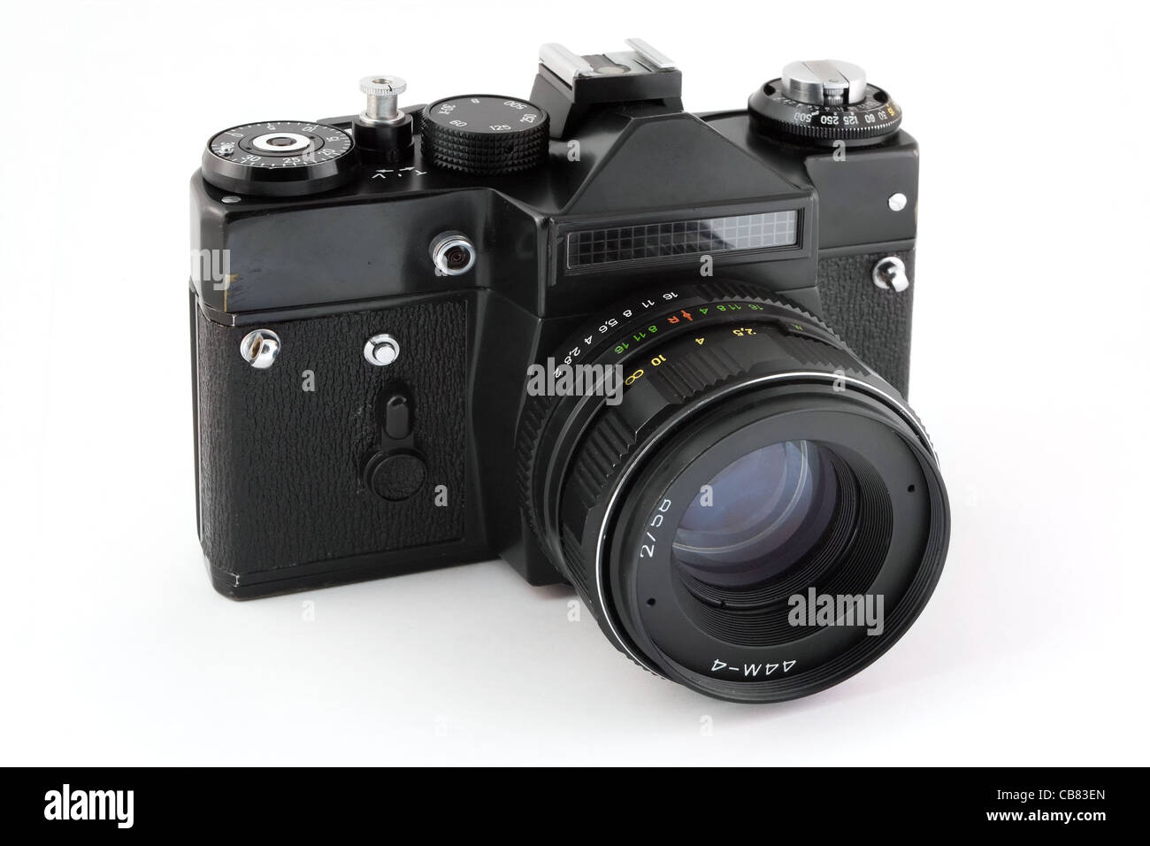 Alten 35mm-Film-Kamera, die isoliert auf weiss Stockfoto