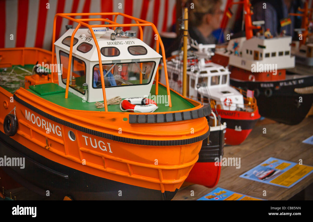 Hafenfest im historischen Hafen, Ausstellung der Boote Modelle auf einem Display Stand. Berlin, Deutschland. Stockfoto