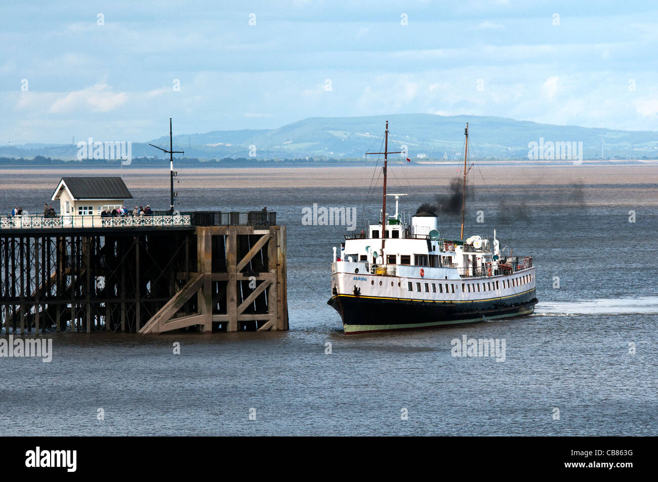 MV Balmoral Dampfschiff in Penarth Pier kommen auf den Bristolkanal in South Wales UK Stockfoto