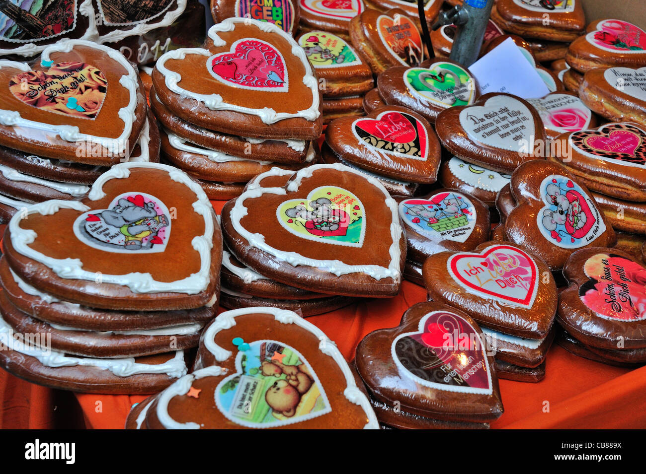 Herzform Lebkuchen Kuchen zum Verkauf an einen Schweizer Marktstand Stockfoto