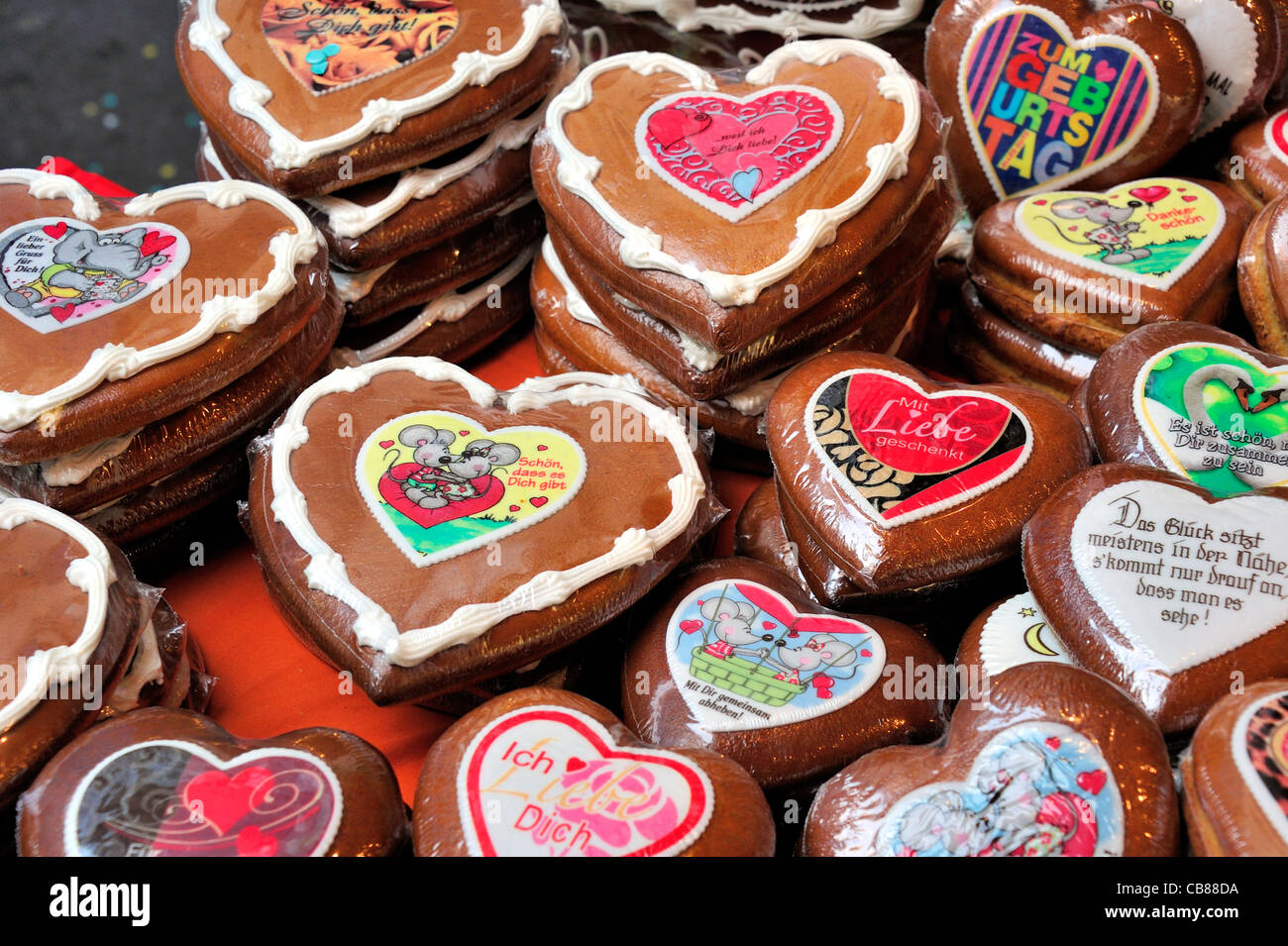 Herzform Lebkuchen Kuchen zum Verkauf an einen Schweizer Marktstand Stockfoto