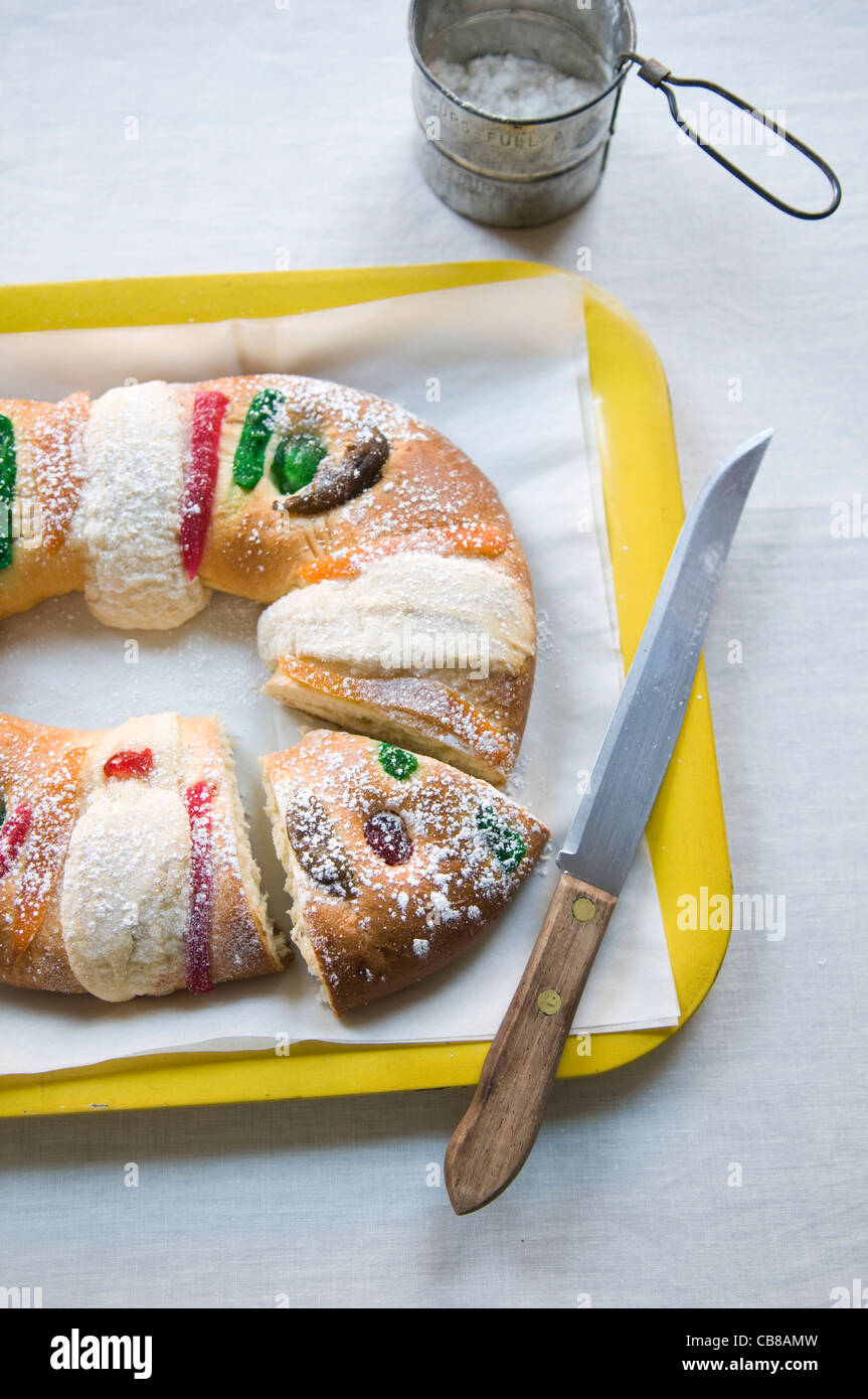 Rosca de Reyes oder Brot von den Königen Kuchen Teig Stockfoto