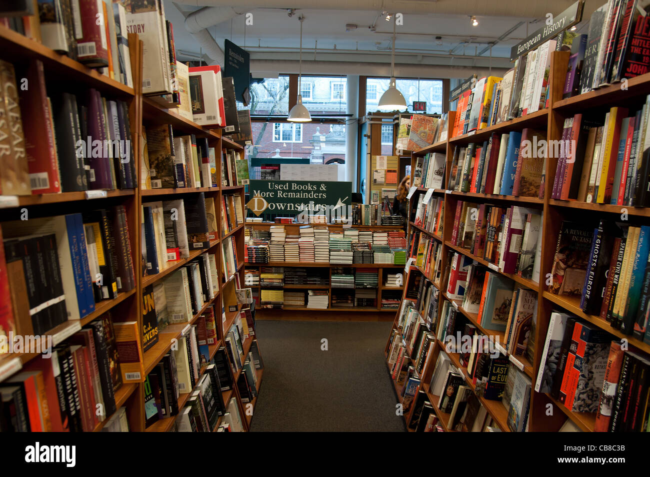 Bücherregale in Buchhandlung In Cambridge, MA Stockfoto