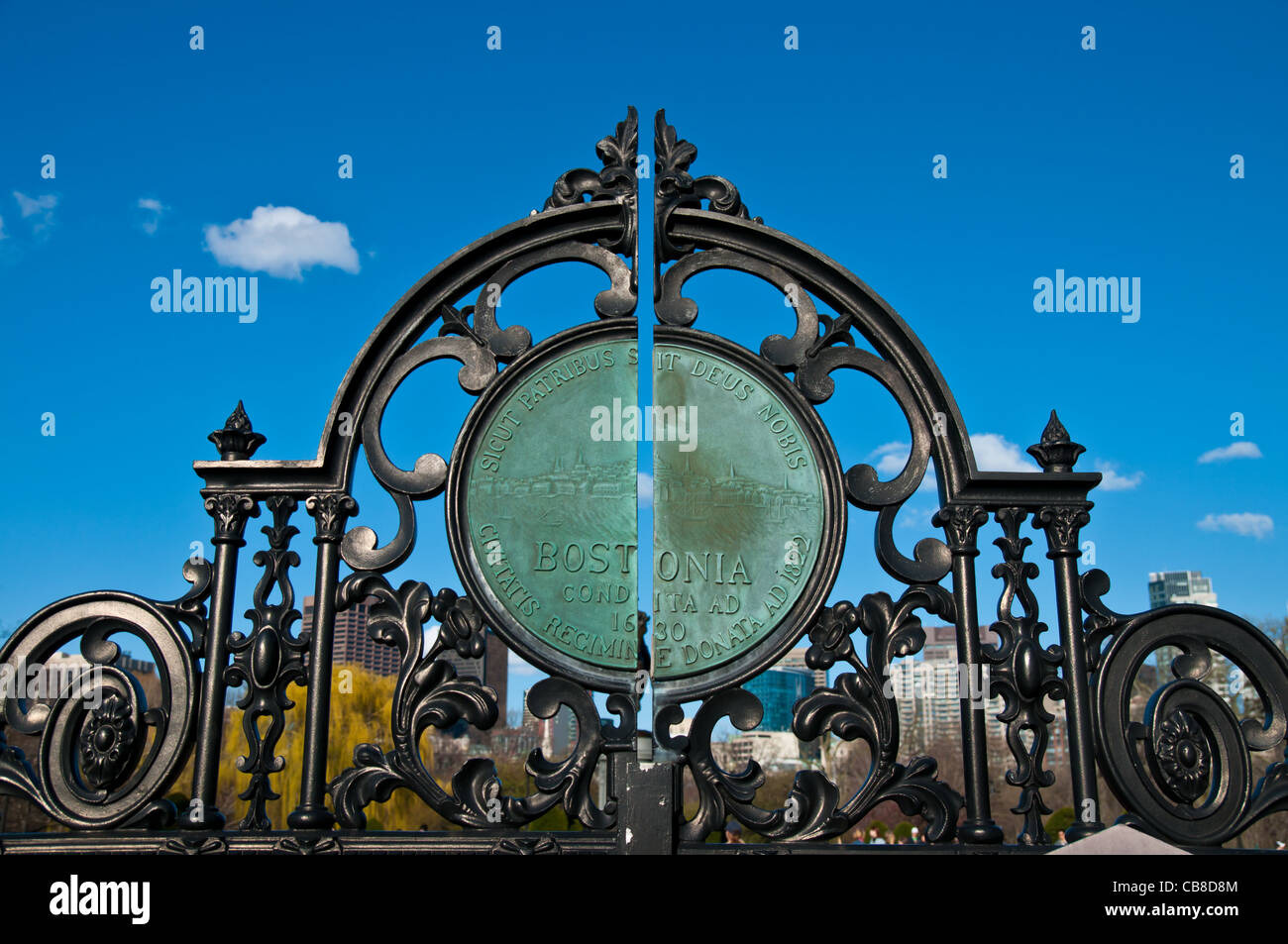 Schwarz geschmiedet Metalltoren Boston Public Garden Stockfoto