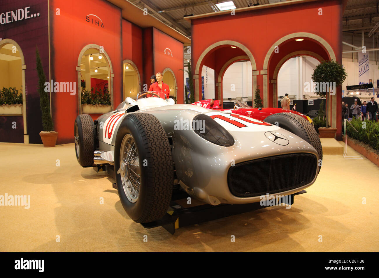 Historische Mercedes-Benz W 196 R von 1954 gezeigt auf der Essen Motor Show in Essen, Deutschland, am 29. November 2011 Stockfoto