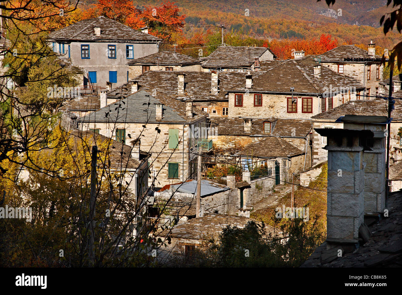 Dilofo Dorf, eines der schönsten griechischen Bergdörfern. Zagori Region, Ioannina, Epirus, Griechenland Stockfoto