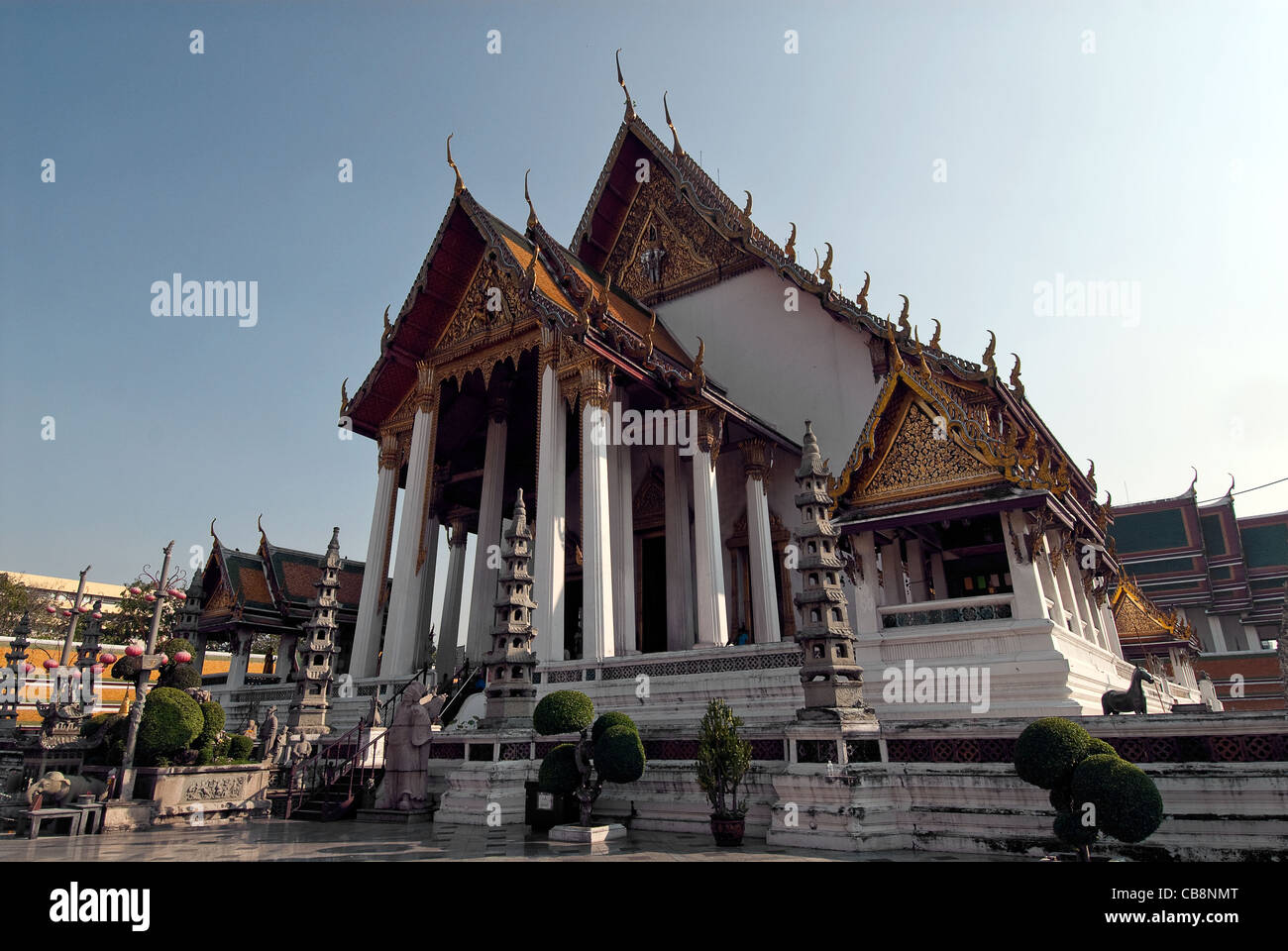 Wat Suthat Thepphawararam. Bangkok, Thailand. Die Türen der Viharn sollen von König Rama II. selbst gemalt worden sein. Stockfoto