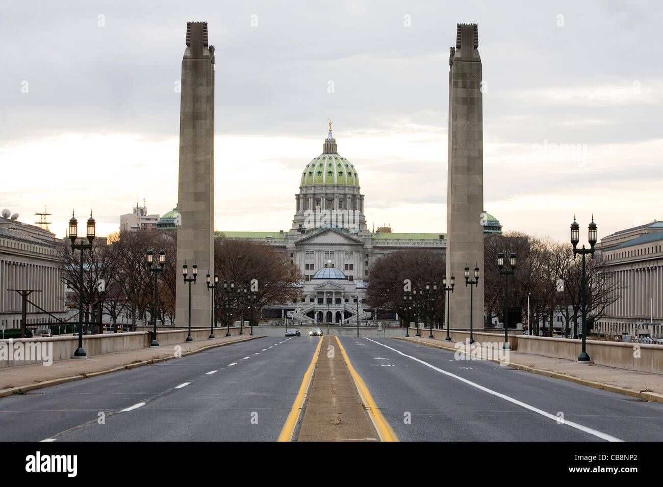 Ein Blick auf Downtown Harrisburg und der Pennsylvania State Capitol Building. Stockfoto