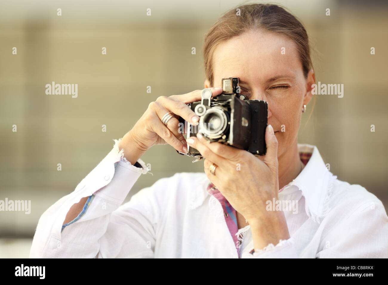 Frau mit Kamera, Auge Punkt konzentrieren. Stockfoto