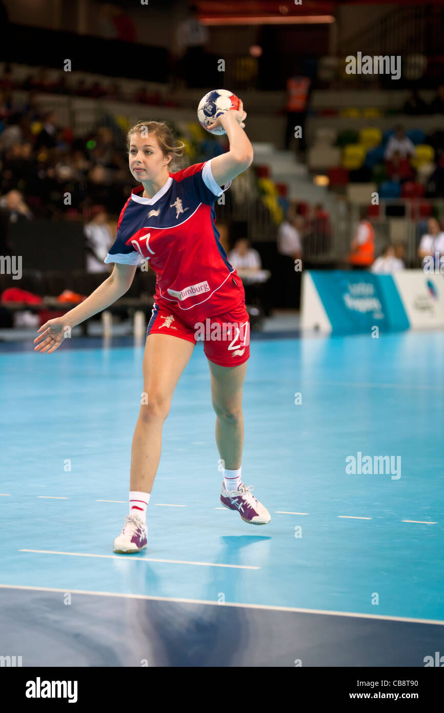 Charlotte LEBLANC (GBR) schießen, Österreich gegen Großbritannien London Handball Cup. Olympiapark London, UK Stockfoto