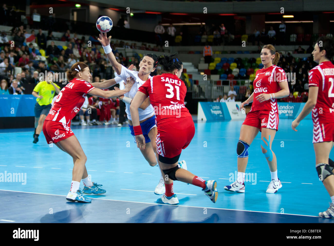 Elisabeth TOTHOVA (SVK) Iwona NIEDZWI (POL) Hanna SADEJ (POL), Polen V Slowakei Damen London Handball Cup. Handball Arena, UK. Stockfoto