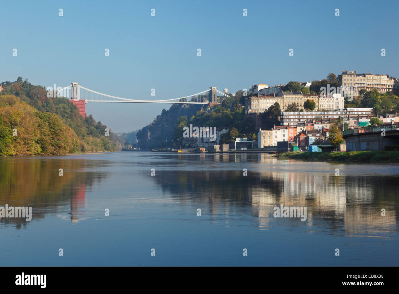 Der Fluss Avon und die Clifton Suspension Bridge während hoher Springflut. Bristol. England. VEREINIGTES KÖNIGREICH. Stockfoto
