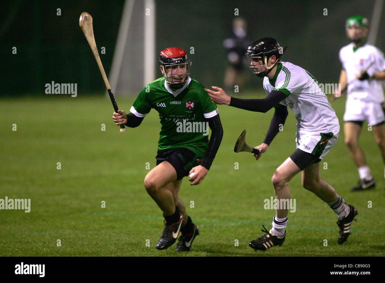 Hurling (Irisch: Iománaíocht/Iomáint) ist ein Outdoor-Team-Spiel der alten gälischen Ursprungs, verwaltet durch die Gaelic Athletic Assoc Stockfoto