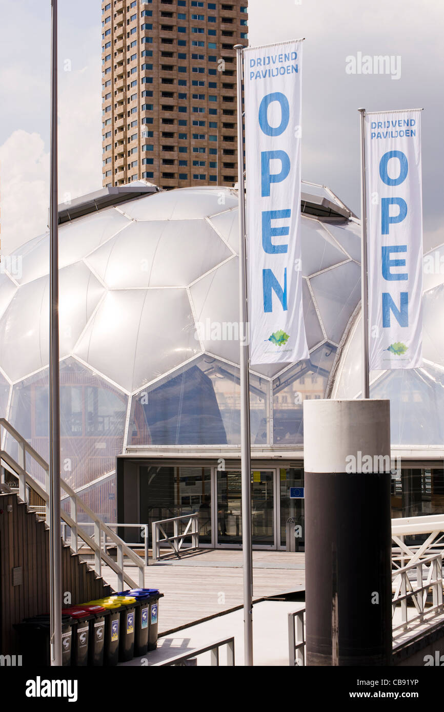 Der schwimmende Pavillon, ein Ausstellungspavillon in der Stadt-Hafen von Rotterdam. Stockfoto