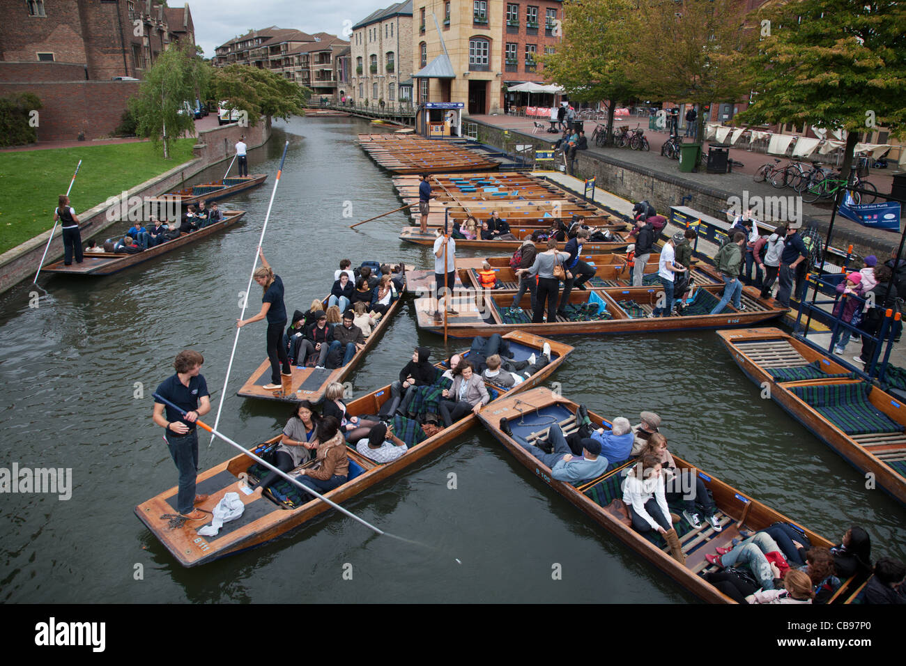 Bootfahren in Cambridge, UK Stockfoto