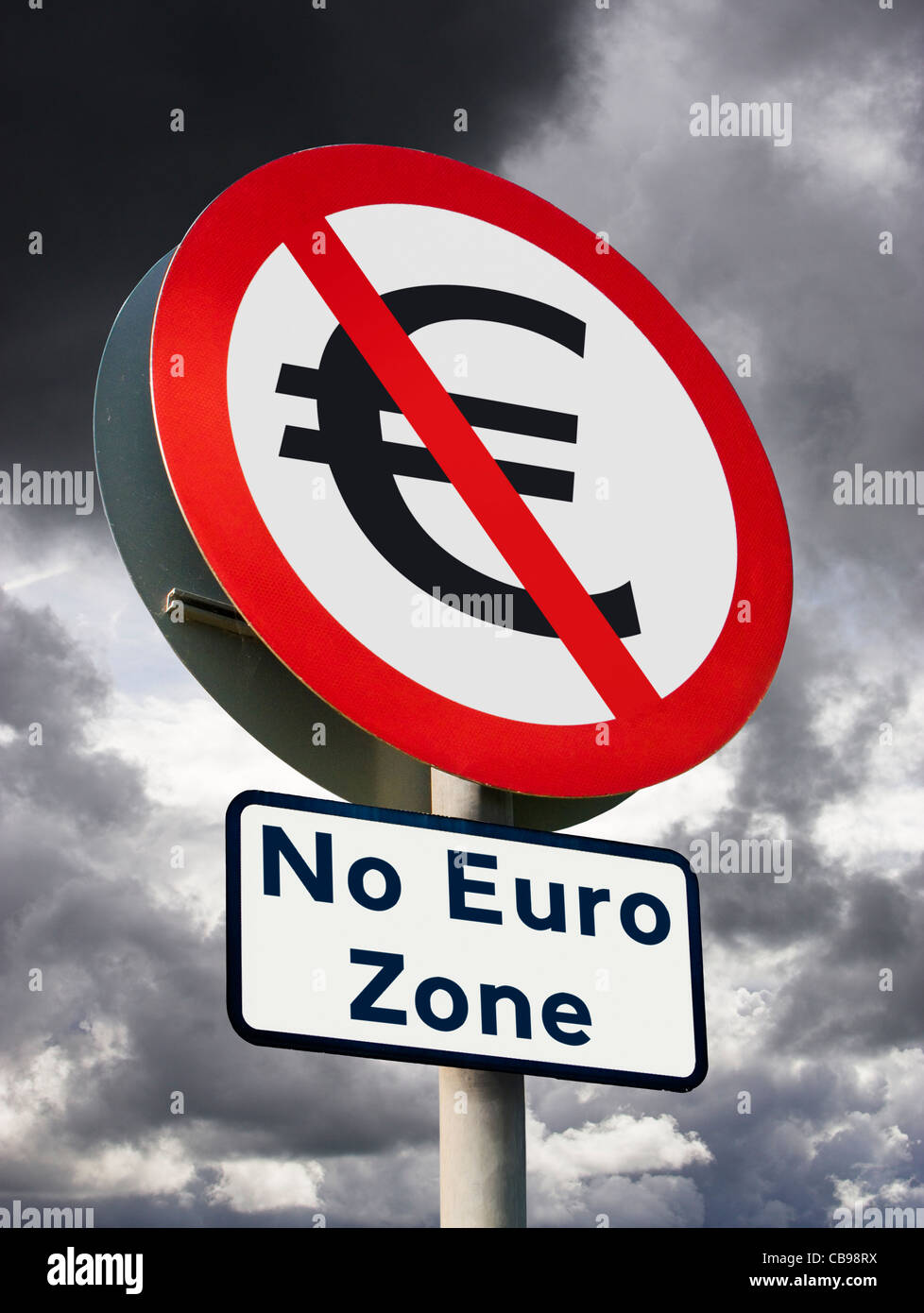 Ende der Euro-Zone oder Euro-Währungsraum zerbrechen Konzept gegen einen stürmischen Himmel Stockfoto