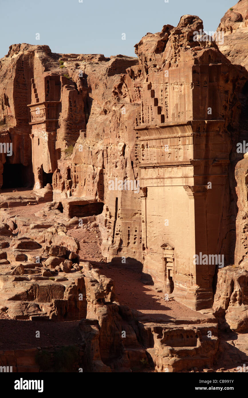 Gräber auf der Straße von Fassaden, eines der Königsgräber in Petra, Jordanien Stockfoto