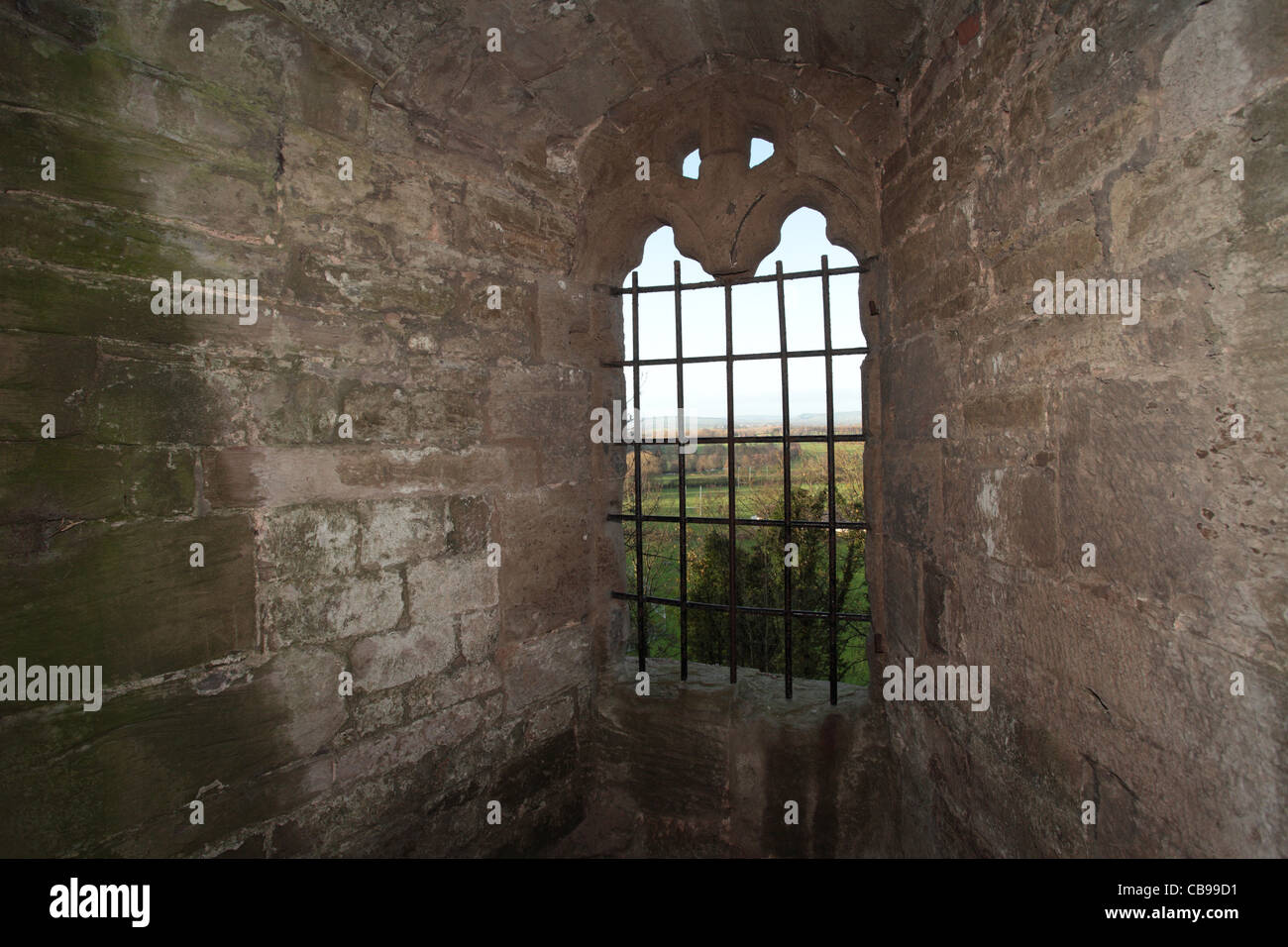 Blick vom Schloss Ludlow, Shropshire UK zeigt Fensterraum und bars Stockfoto