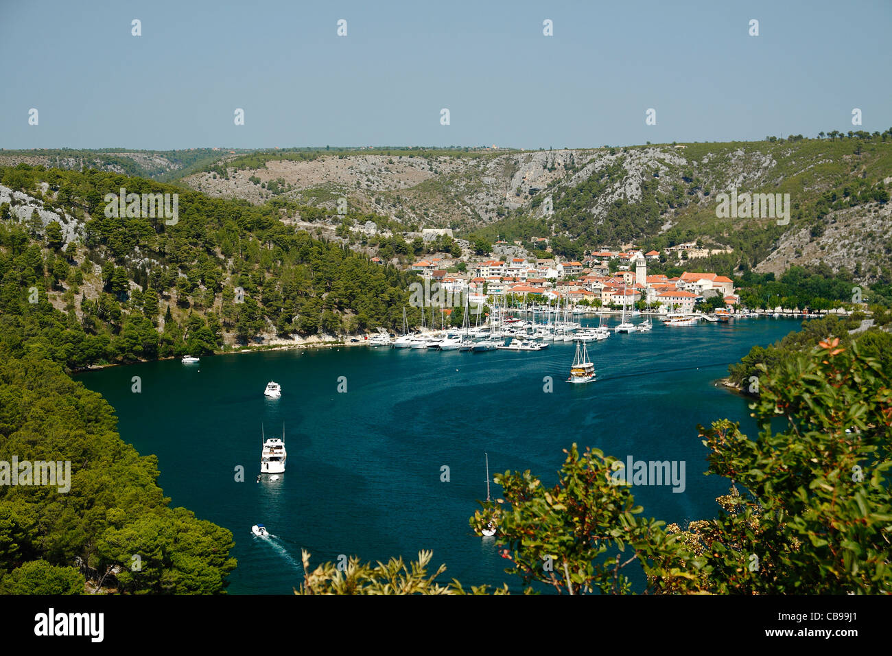 Krka Fluss und Skradin, Kroatien Stockfoto