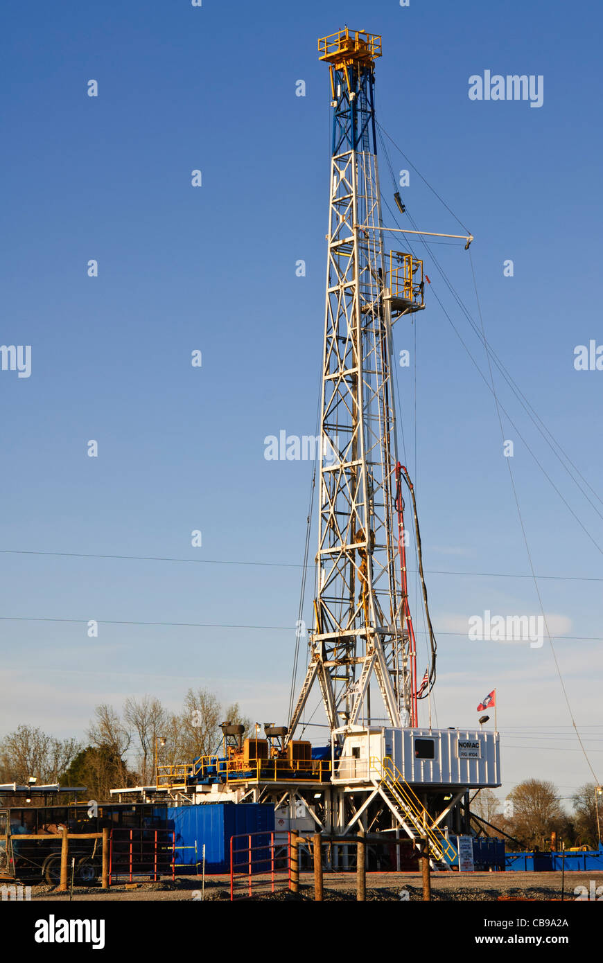Bohranlage an einem Shale Gas Bohren Standort in Guy, Arkansas, USA. Stockfoto