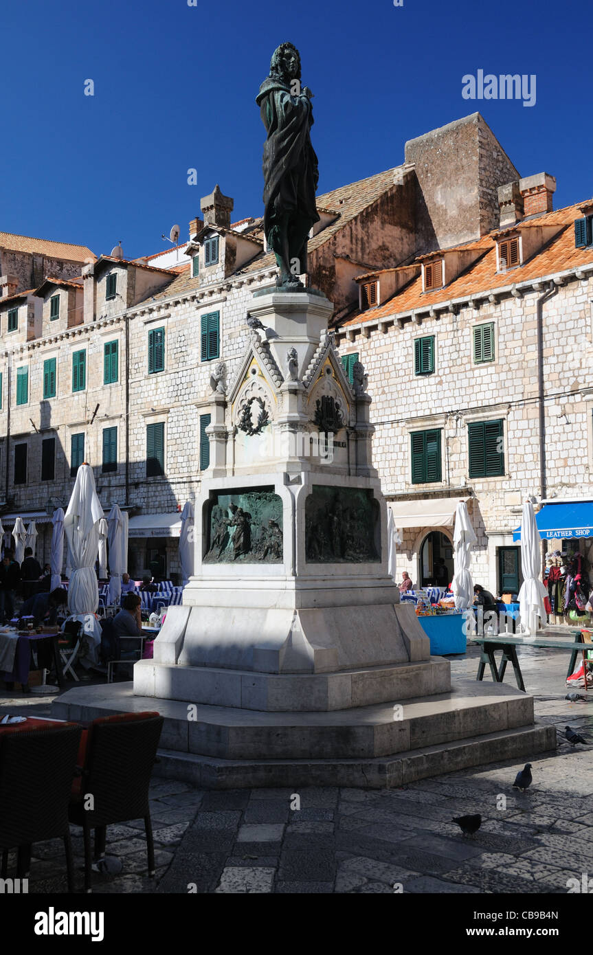Die Statue des lokalen Dichters Ivan Gundulić (1589-1638) von Ivan Rendić in Strase Poljana, Dubrovnik, Dubrovnik-Neretva, Kroatien Stockfoto