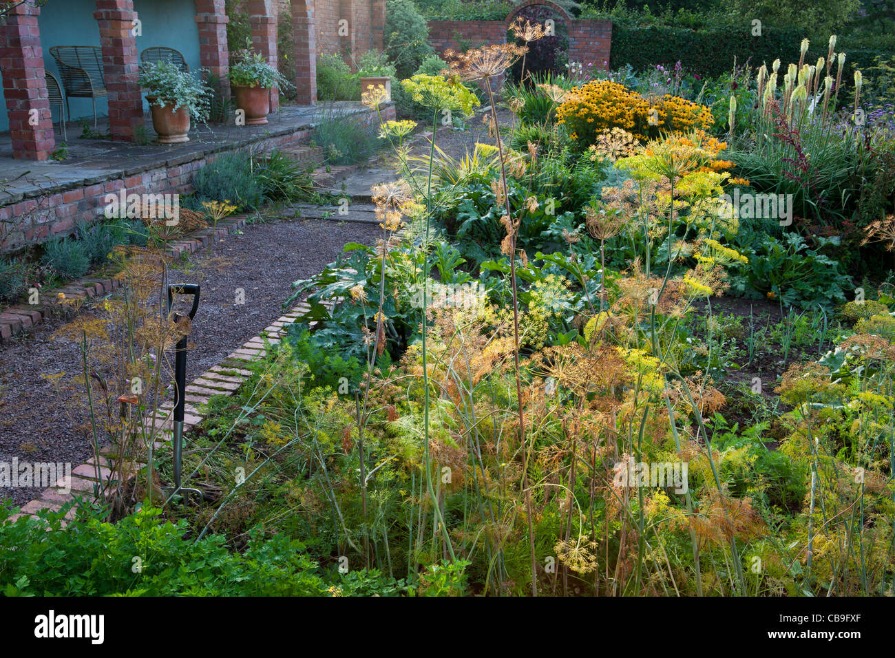 Penpergwm Lodge, Monmouthshire. Herbst. Der alte Gemüsegarten Garten