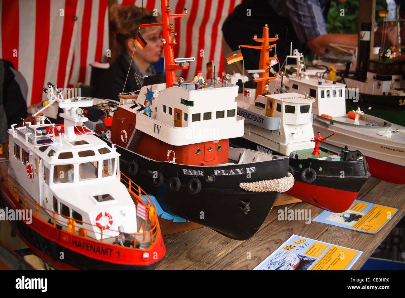 Hafenfest im historischen Hafen, Ausstellung der Boote Modelle auf einem Display Stand. Berlin, Deutschland. Stockfoto