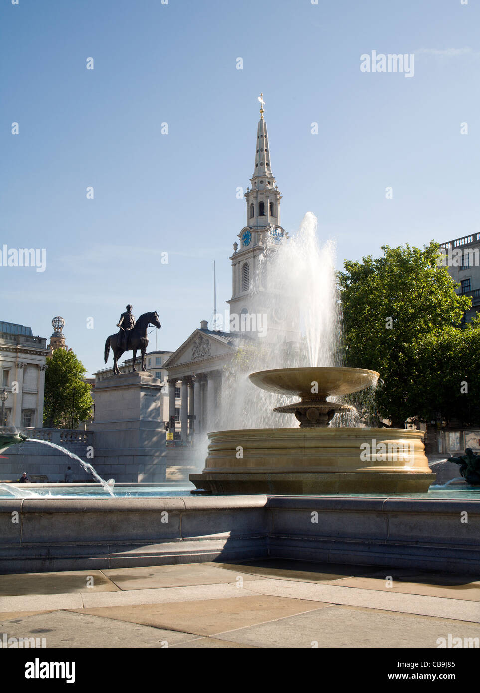 London - Brunnen auf dem Trafalgar square Stockfoto