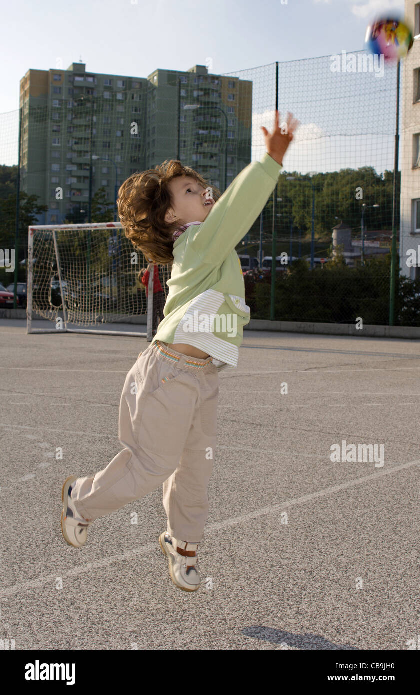 kleines Mädchen von basketball Stockfoto