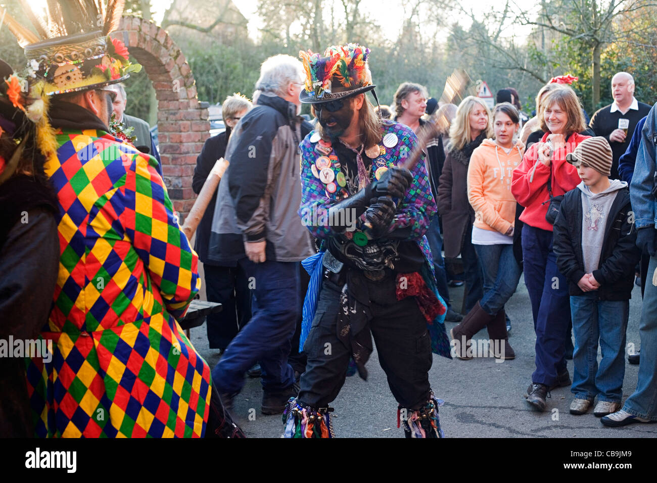 Schwarz Pig Morris Männer tanzen am zweiten Weihnachtstag Stockfoto