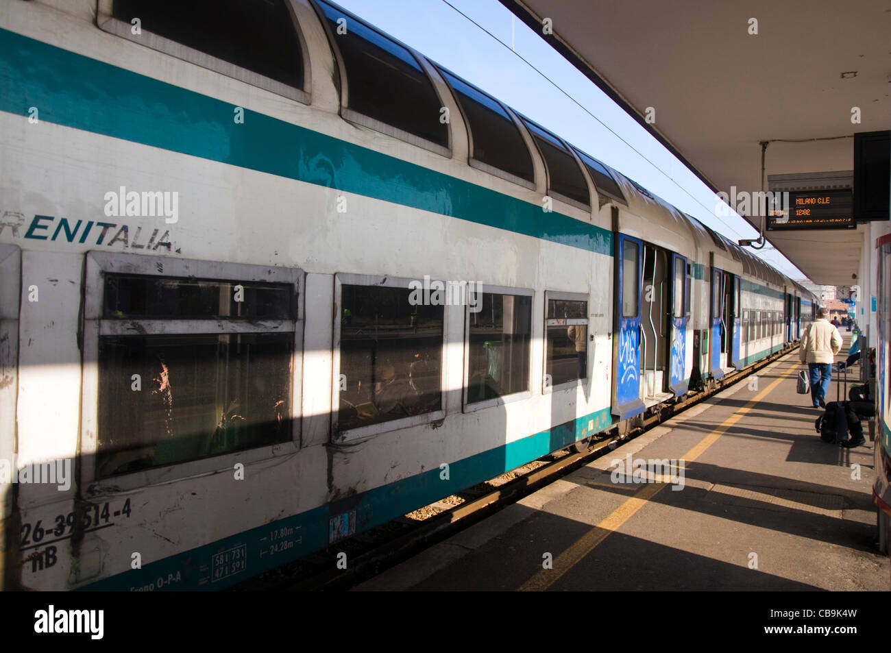 Trenitalia Zug am Bahnhof warten Stockfoto