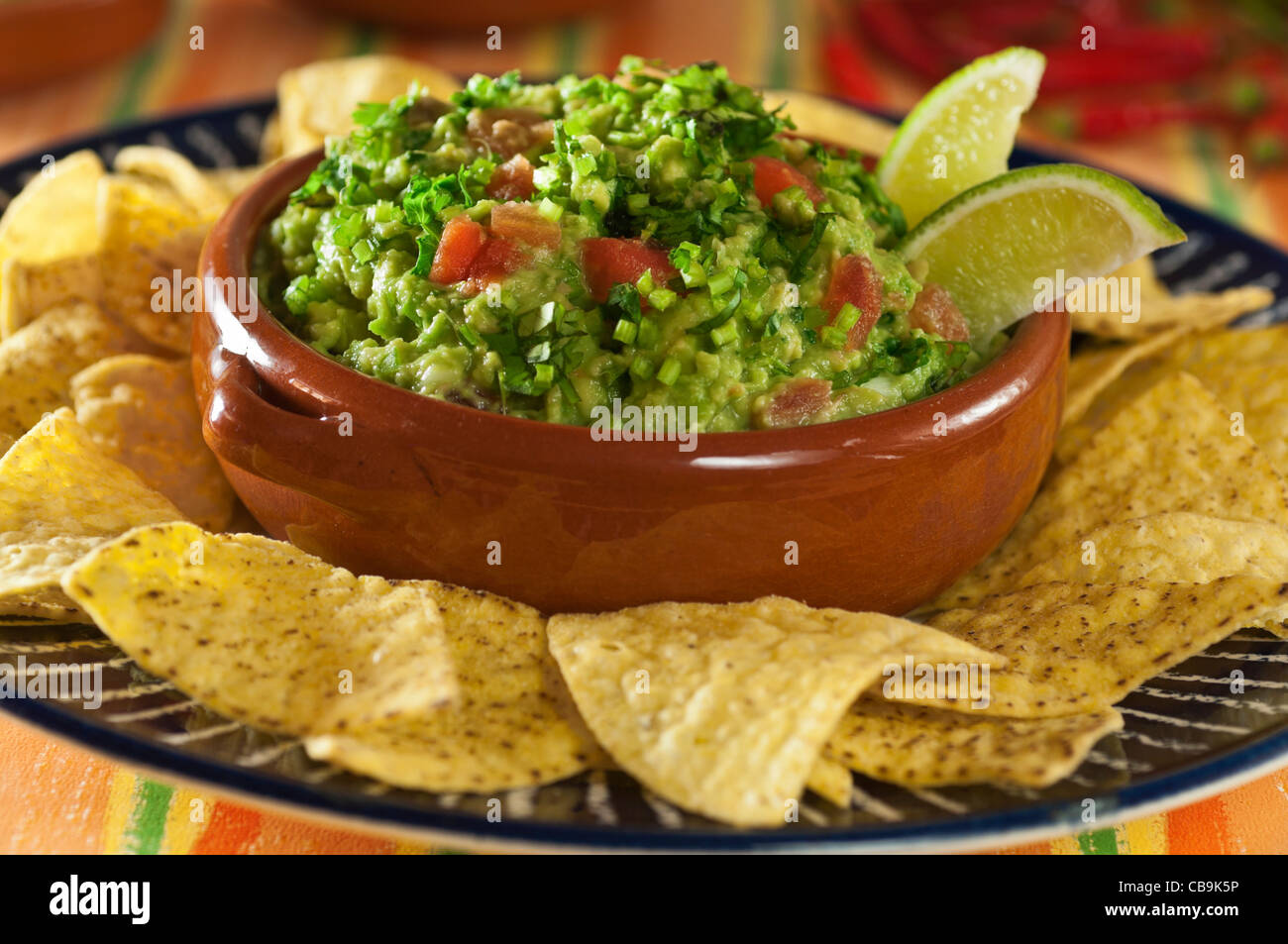 Guacamole und Nachos Tortilla-chips Stockfoto