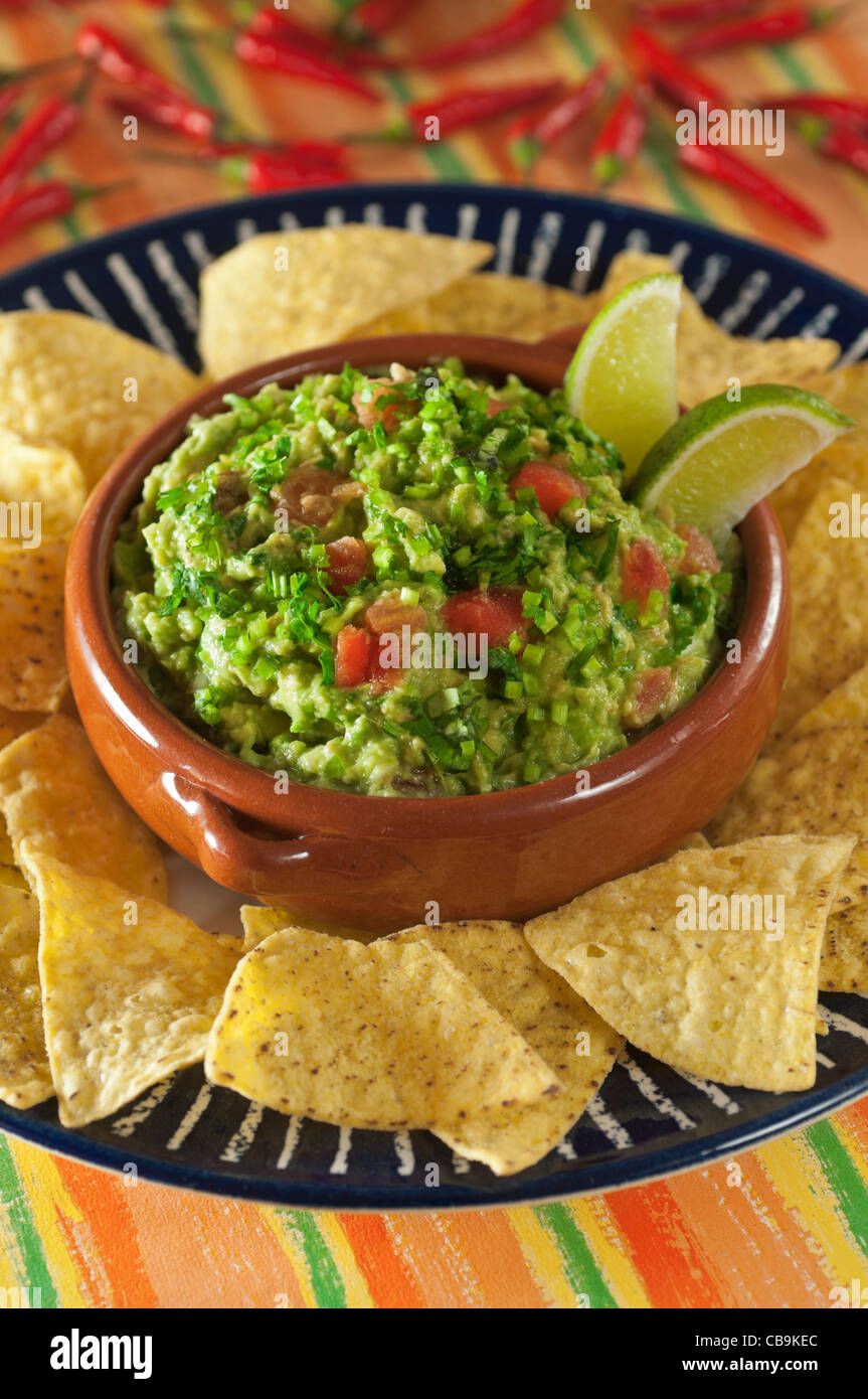 Guacamole und Nachos Tortilla-chips Stockfoto
