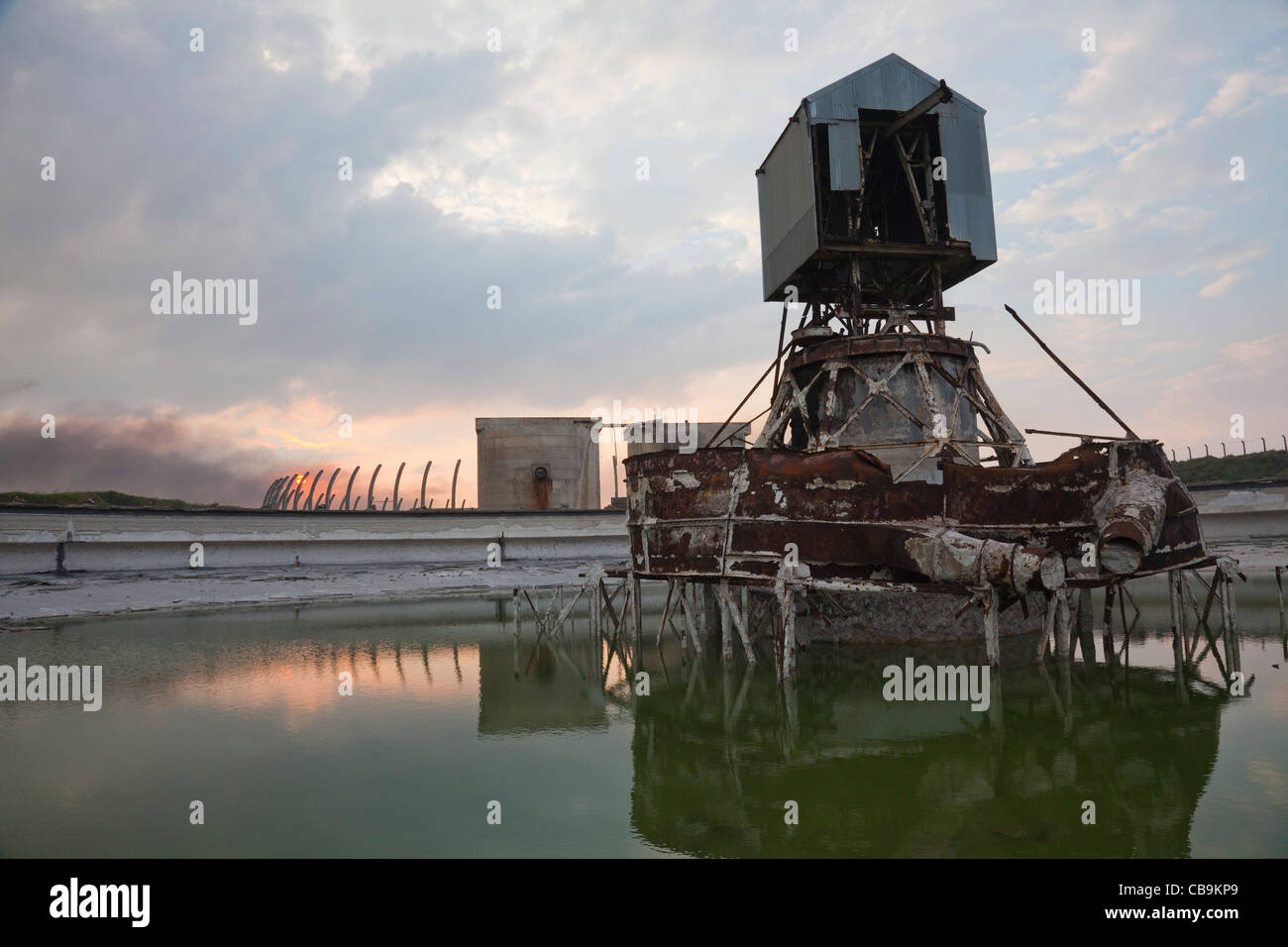 Verlassene Steetley Magnesit funktioniert, Hartlepool, bei Sonnenuntergang. Stockfoto