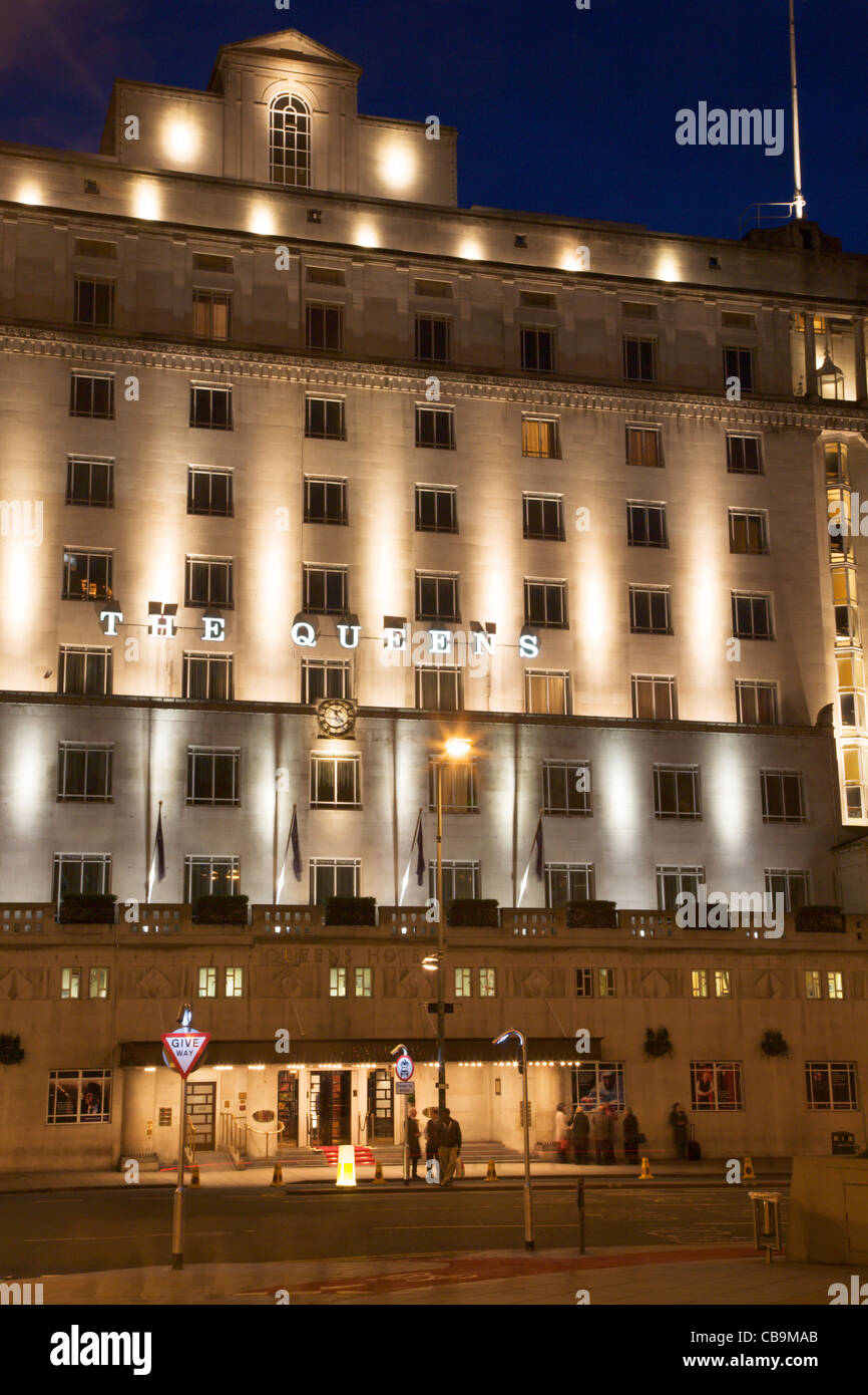 Das Queens Hotel an der Dämmerung Leeds in West Yorkshire England Stockfoto