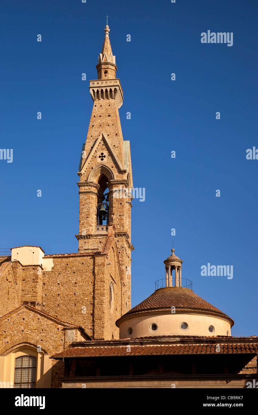 Turm der Kirche Santa Croce und Kloster in Florenz Toskana Italien Stockfoto