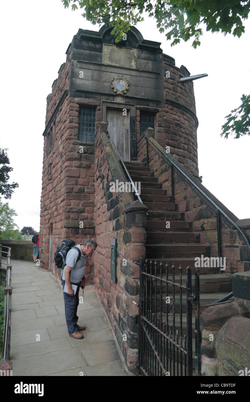 Der König Charles Turm, Teil der römischen Stadtmauer rund um die historische Stadt Chester, Cheshire, UK. Stockfoto