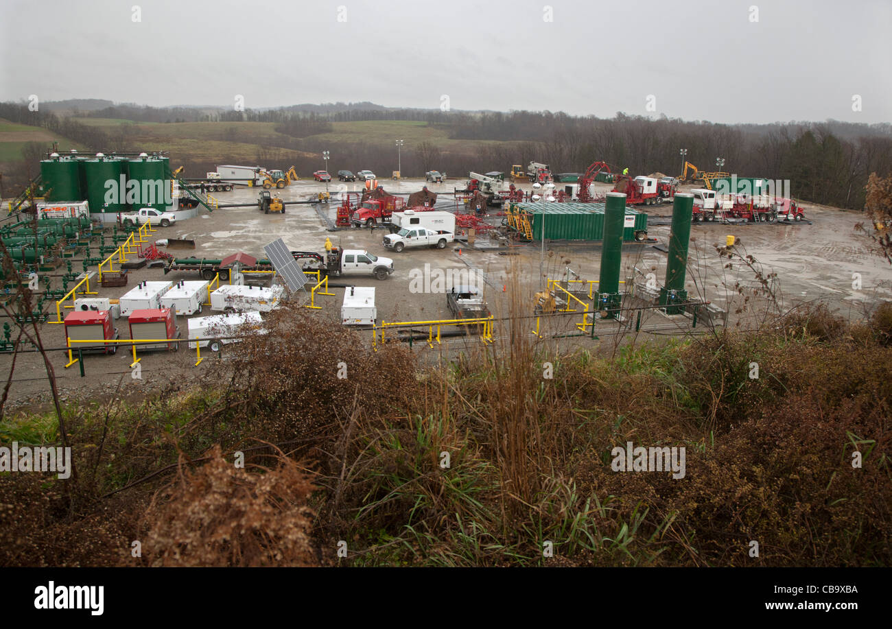 Natural Gas Drilling Website mit Hydraulic Fracturing Stockfoto