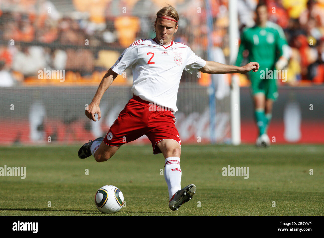 Christian Poulsen von Dänemark in Aktion während einer 2010 FIFA WM-Spiel gegen die Niederlande im Soccer City Stadium. Stockfoto