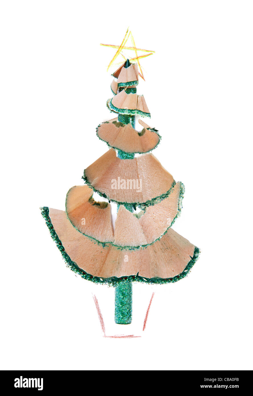 Büro-Weihnachtsbaum, aus einem Bleistift und schärfen eine farbige Zeichnungen, Bleistift und Kreide um es zu erledigen Stockfoto