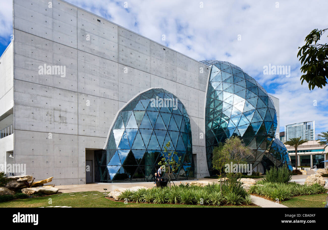 Das New Salvador Dali Museum entnommen der Museumsgarten, St. Petersburg, Florida, USA Stockfoto