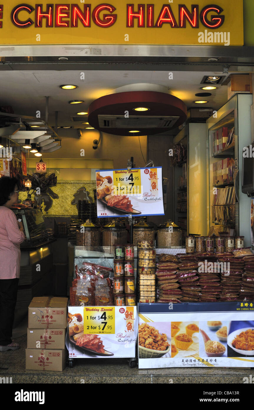 Einer der vielen Food-Läden in Singapur. Stockfoto