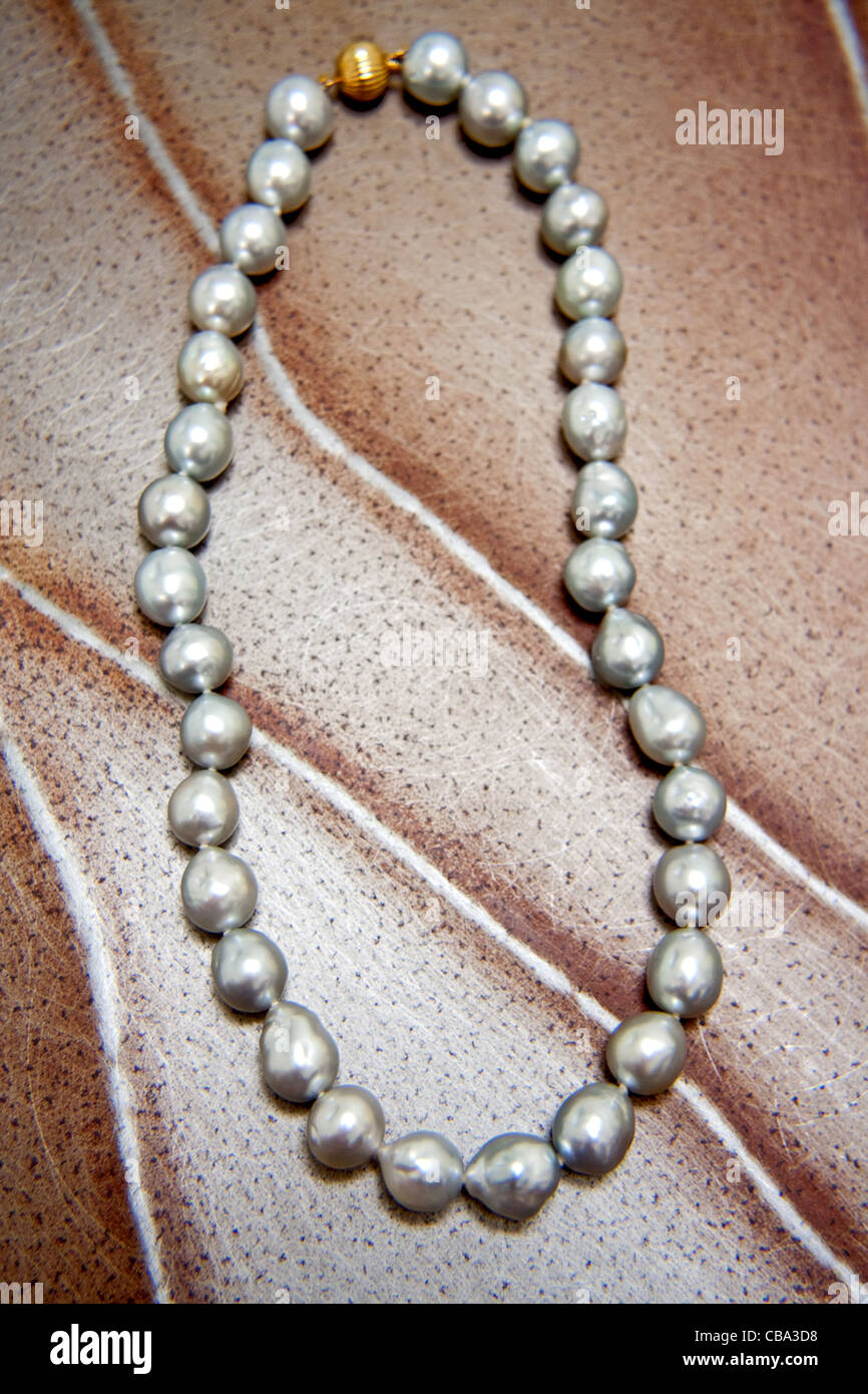 Graue Perle Halskette Stockfoto