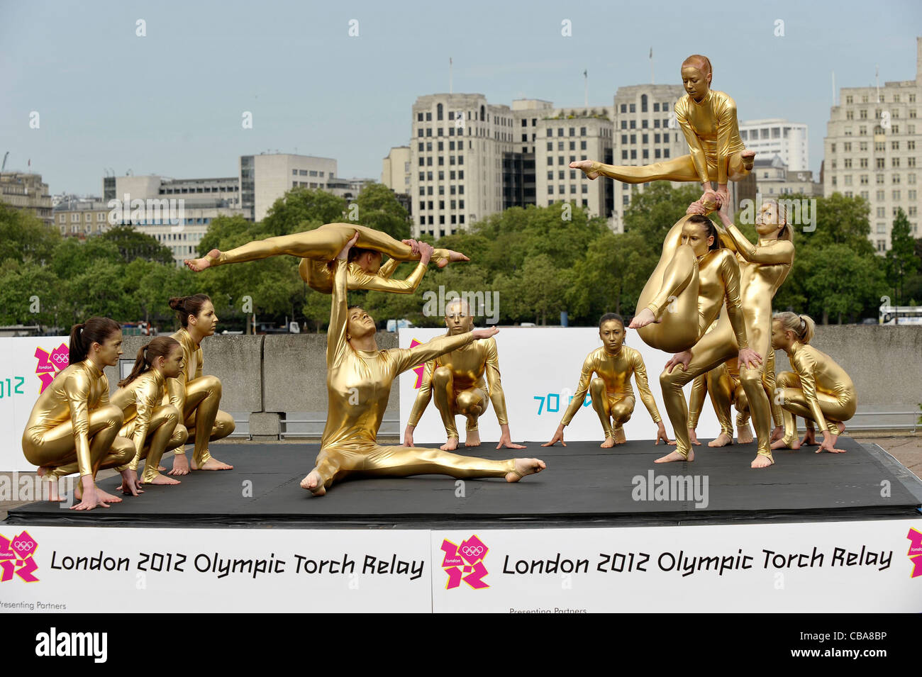Künstler aus der Heathrow Turnverein für eine Ankündigung auf der London 2012 Olympischen Fackellauf. South Bank, London Stockfoto