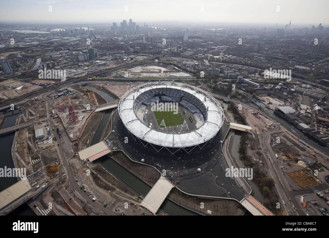 30.03.2011 Luftaufnahme des Olympiastadions in London. Der Bau wurde am 29. März abgeschlossen. Stockfoto