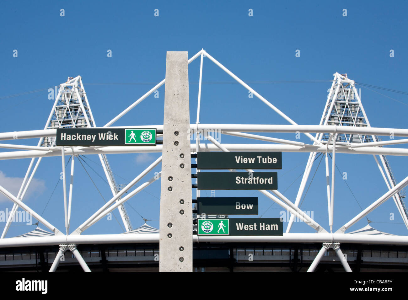 02.05.2011 Vorschaubilder für die Olympischen Spiele 2012 in London. Fußgängerzone Zeichen vor dem Stadion. Stockfoto