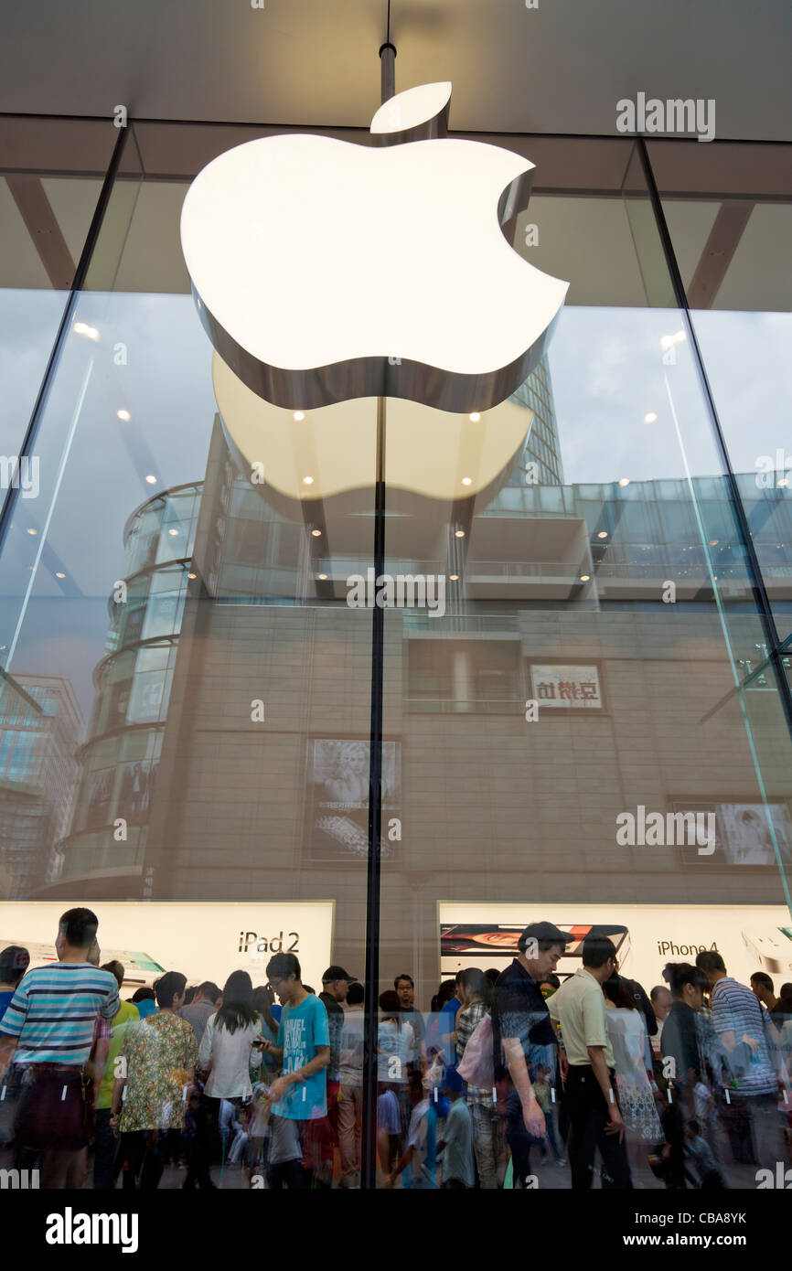 drängten sich Apple Store auf der Nanjing Road Shanghai VR China, Volksrepublik China, Asien Stockfoto