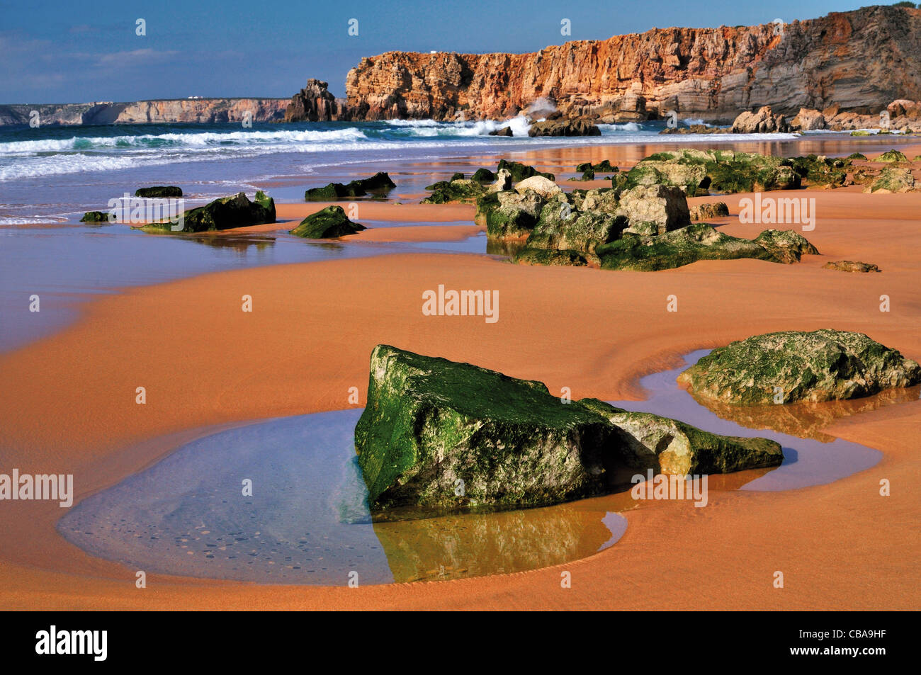 Portugal, Algarve: Rocky und natürlichen Strand Praia do Tonel in Sagres Stockfoto